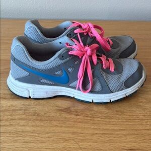 Nike Gray and Pink Sneakers with Mesh Upper and Lace-Up Design
